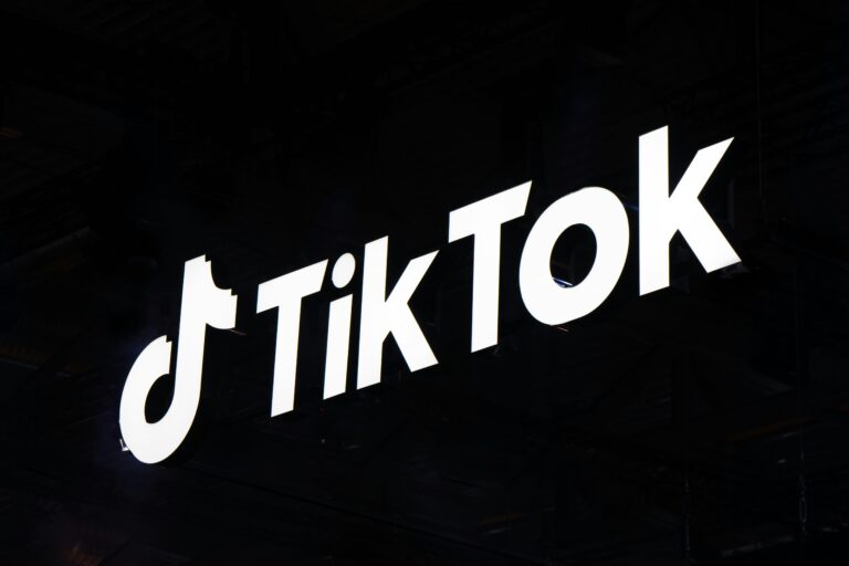 10 Trucchi per Andare Virali su TikTok nel 2026